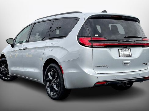 New 2026 Chrysler Pacifica Limited w/ S Appearance Package image 3