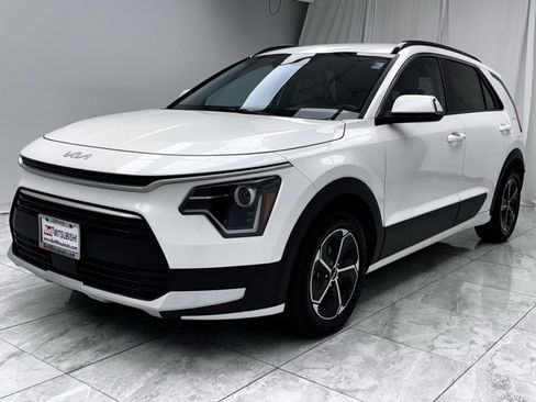 Used 2023 Kia Niro EX image 4