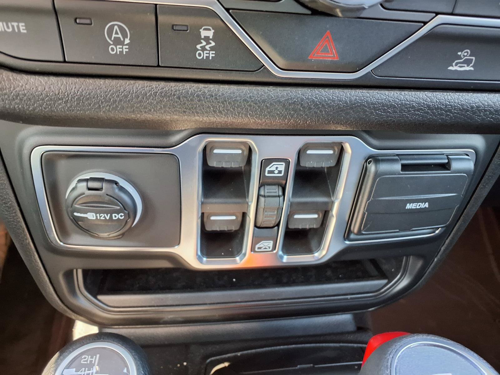 New 2026 Jeep Gladiator Sport AWD/4WD image 11