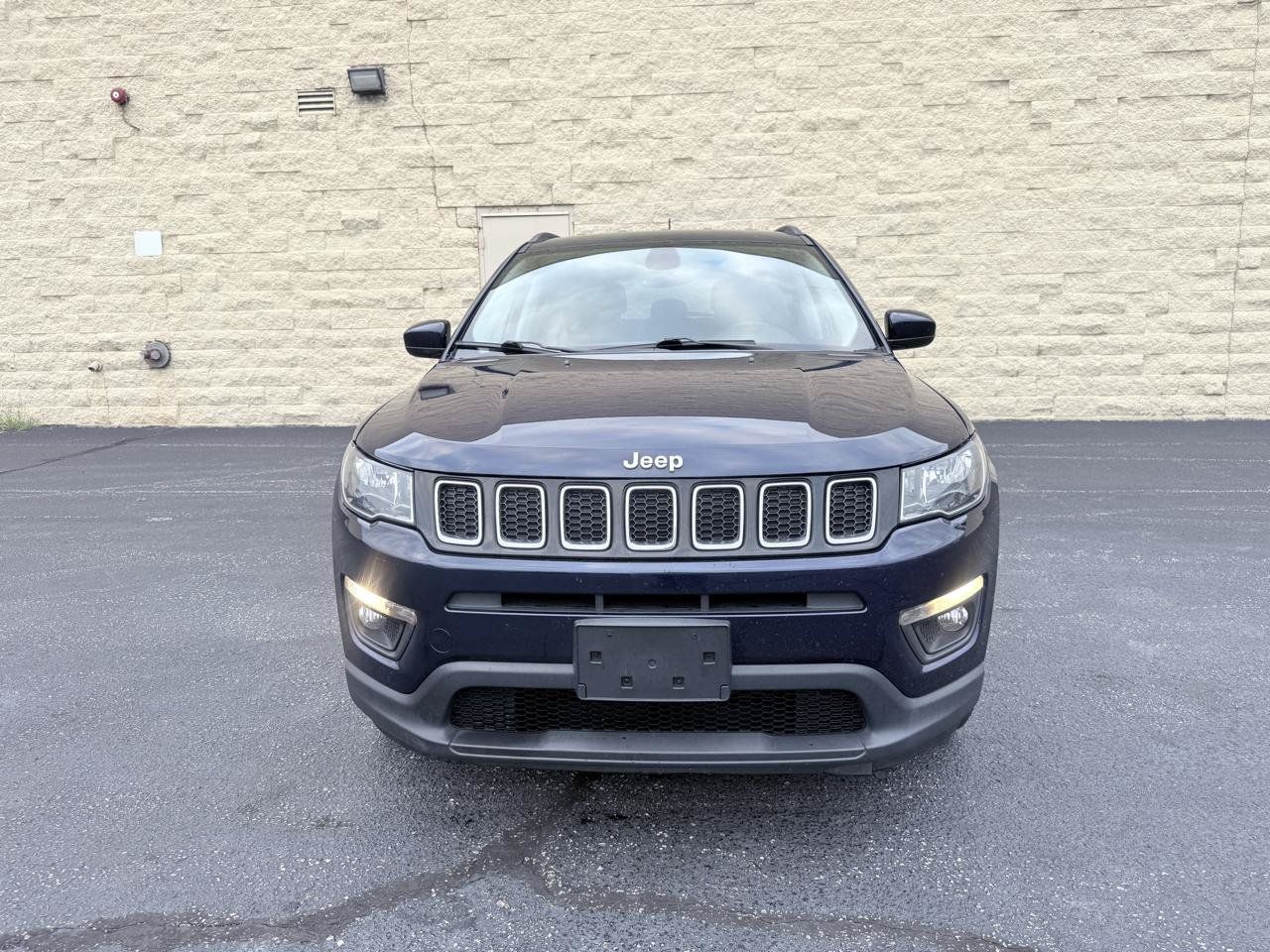 Used 2017 Jeep Compass Latitude w/ Popular Equipment Group AWD/4WD image 8