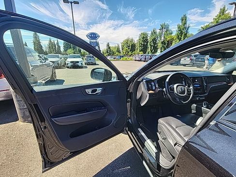 Certified 2024 Volvo XC60 B5 Plus w/ Protection Package Premier AWD/4WD image 10