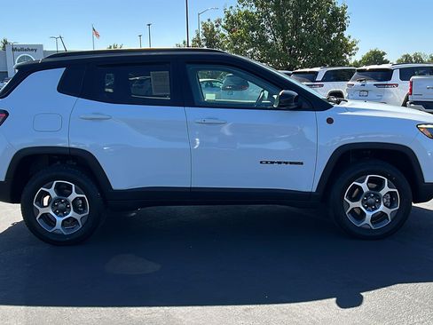 Used 2022 Jeep Compass Trailhawk w/ Trailhawk Elite Group AWD/4WD image 2