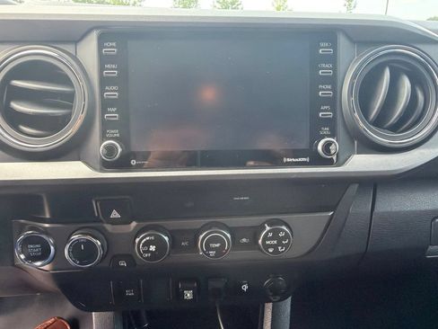 Used 2020 Toyota Tacoma TRD Sport AWD/4WD image 17