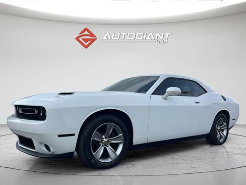 Used 2019 Dodge Challenger SXT RWD image 14