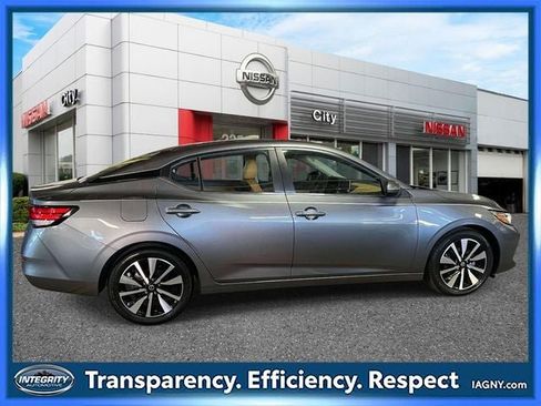 Used 2023 Nissan Sentra SV w/ SV Premium Package FWD image 5