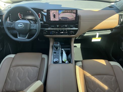 New 2026 Nissan Pathfinder Platinum AWD/4WD image 2