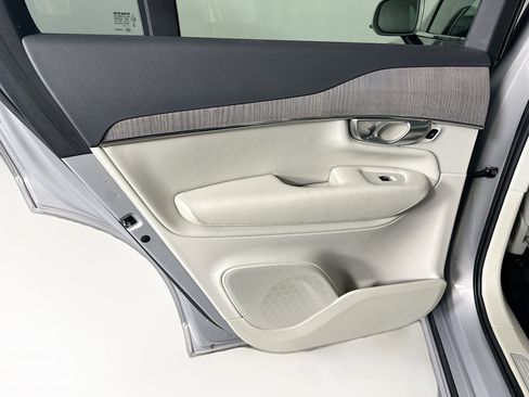 Used 2023 Volvo XC90 B6 Plus image 27