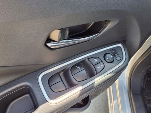 New 2025 Nissan Versa SR w/ Trunk Package image 13