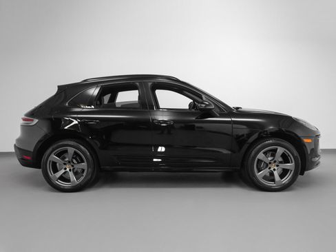 Used 2025 Porsche Macan image 11