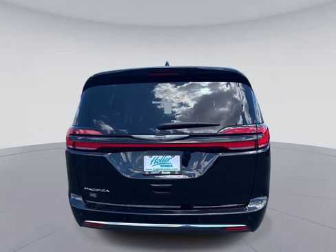 Used 2025 Chrysler Pacifica Select FWD image 5