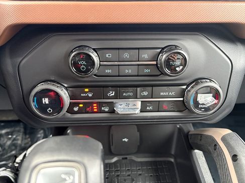 Used 2024 Ford Bronco Outer Banks image 29