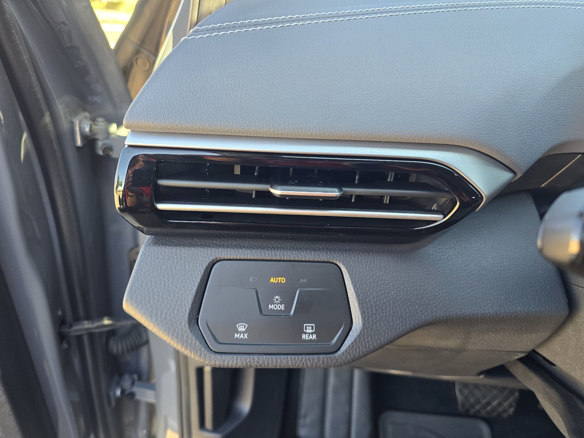 Used 2024 Volkswagen ID.4 2WD image 19