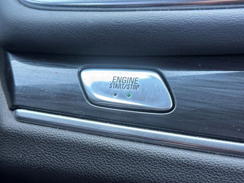 Used 2019 Buick Enclave Premium AWD/4WD image 33