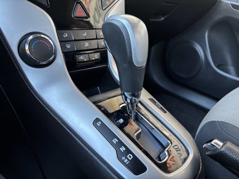 Used 2015 Chevrolet Cruze LS image 21