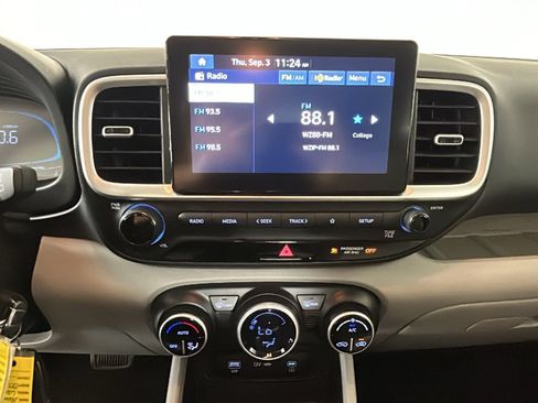 Certified 2023 Hyundai Venue SEL FWD image 27