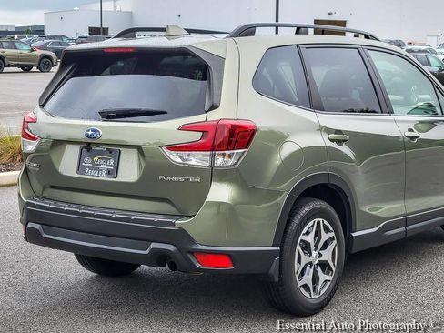 Used 2019 Subaru Forester Premium AWD/4WD image 6