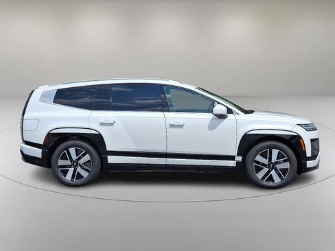 New 2026 Hyundai Ioniq 9 SEL image 8