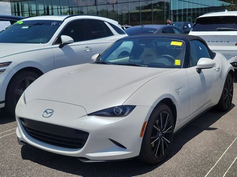 Used 2025 MAZDA MX-5 Miata Grand Touring RWD image 5