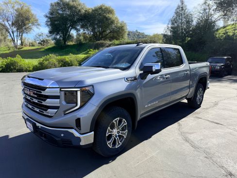 New 2026 GMC Sierra 1500 SLE w/ X31 Off-Road Package image 1