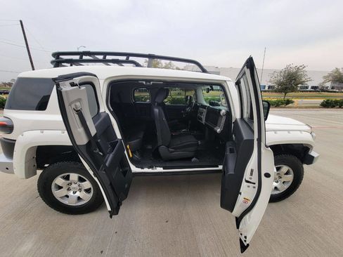 Used 2012 Toyota FJ Cruiser 4WD w/ Convenience Pkg image 15