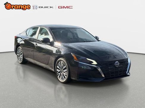 Used 2024 Nissan Altima 2.5 SV FWD image 1