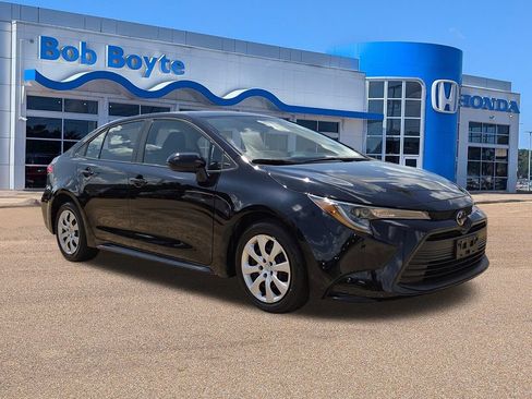 Used 2024 Toyota Corolla LE FWD image 3