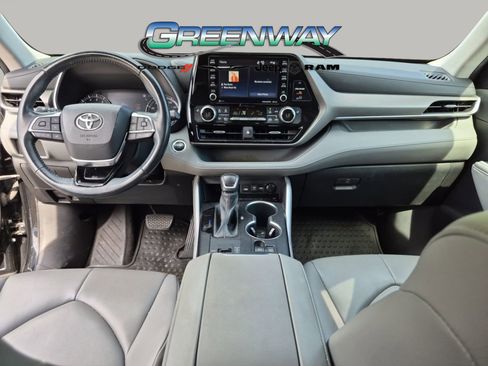 Used 2020 Toyota Highlander XLE FWD image 9