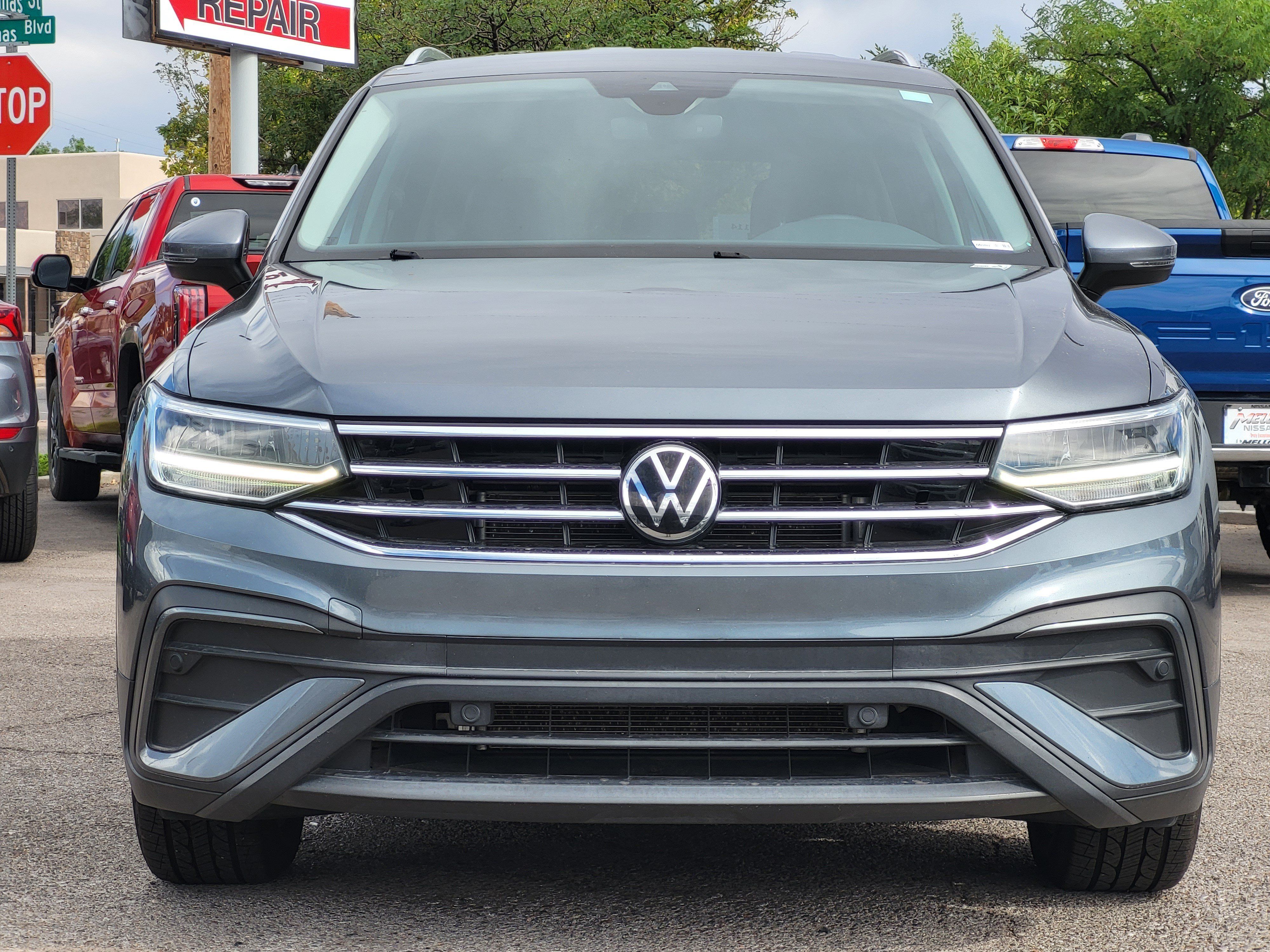 Used 2022 Volkswagen Tiguan SE FWD image 2