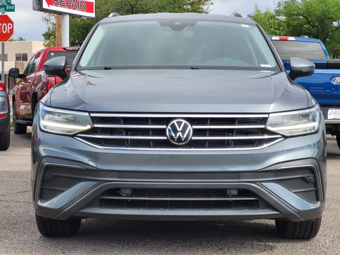 Used 2022 Volkswagen Tiguan SE FWD image 2