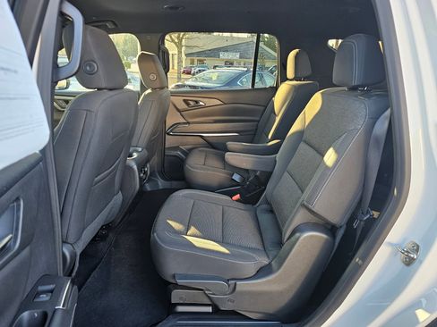 Used 2024 Chevrolet Traverse LT image 16