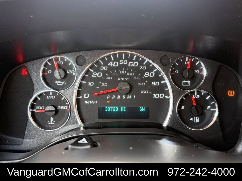 Used 2025 Chevrolet Express 3500 LT w/ LT Preferred Equipment Group RWD image 17
