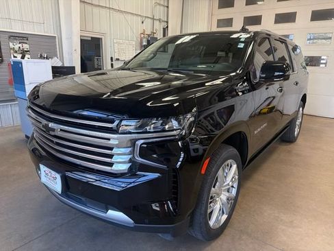 Used 2024 Chevrolet Suburban High Country AWD/4WD image 2