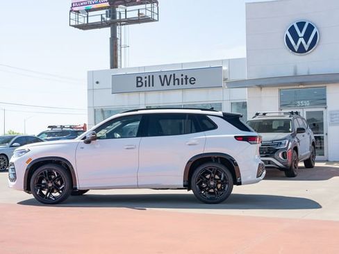 New 2026 Volkswagen Tiguan SE R-Line FWD image 3