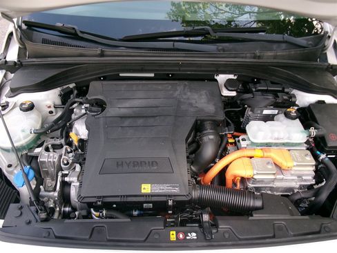 Used 2018 Hyundai Ioniq Blue image 50