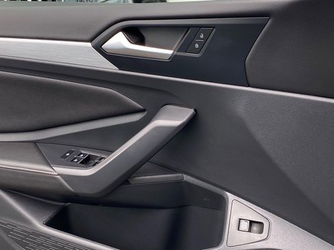 Certified 2025 Volkswagen Jetta Sport image 21