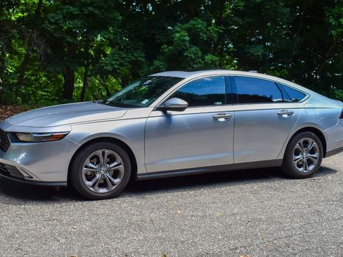 Used 2024 Honda Accord EX image 3