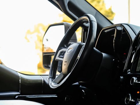 Used 2022 Ford F250 Lariat w/ Black Appearance Package image 49