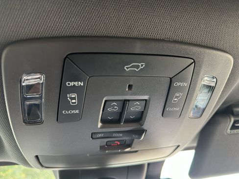Used 2023 Toyota Sienna Platinum AWD/4WD image 29
