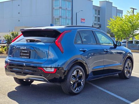 Certified 2023 Kia Niro Wave w/ Wave Preserve Package FWD image 6