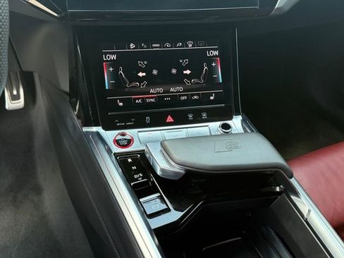 Used 2024 Audi SQ8 e-tron Prestige AWD/4WD image 19