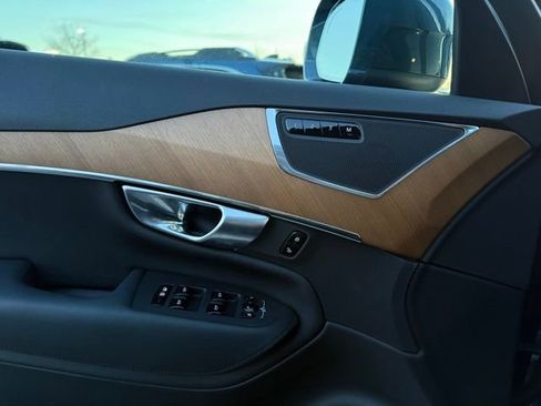 Certified 2025 Volvo XC90 B6 Core image 16