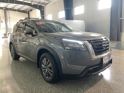 Used 2025 Nissan Pathfinder SV w/ SV Premium Package AWD/4WD image 1