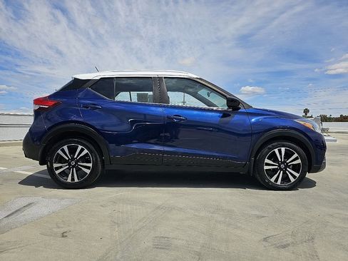 Used 2019 Nissan Kicks SV FWD image 11