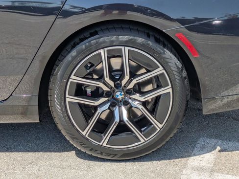 Used 2023 BMW 740i w/ Parking Assistance Package image 9