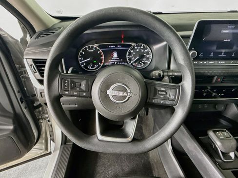 Used 2024 Nissan Rogue S FWD image 11