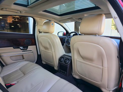 Used 2012 Jaguar XJ image 35