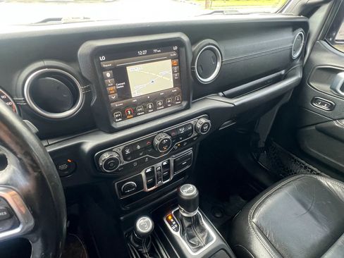 Used 2018 Jeep Wrangler Unlimited Sahara w/ Dual Top Group AWD/4WD image 22