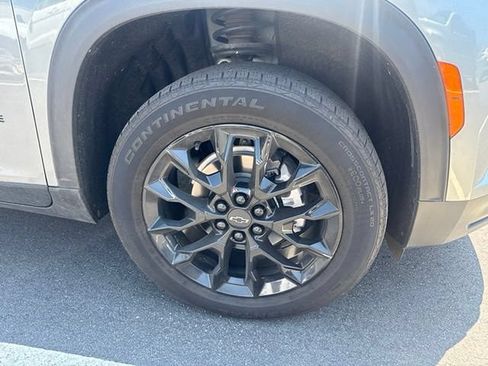 Used 2025 Chevrolet Traverse LT w/ Midnight/Sport Edition FWD image 4