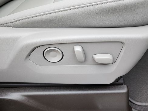 New 2026 GMC Sierra 1500 SLT image 40