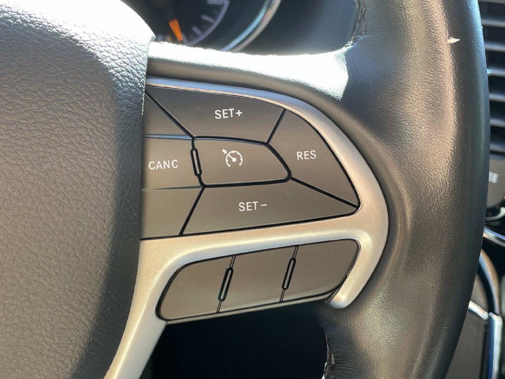 Used 2020 Jeep Grand Cherokee Limited AWD/4WD image 25
